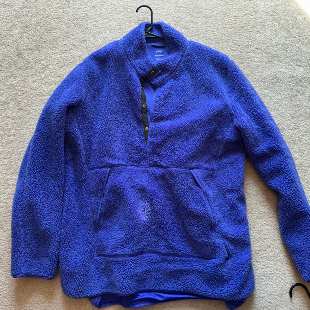 NIKE Men’s Yoga Sherpa Fleece Sweatshirt